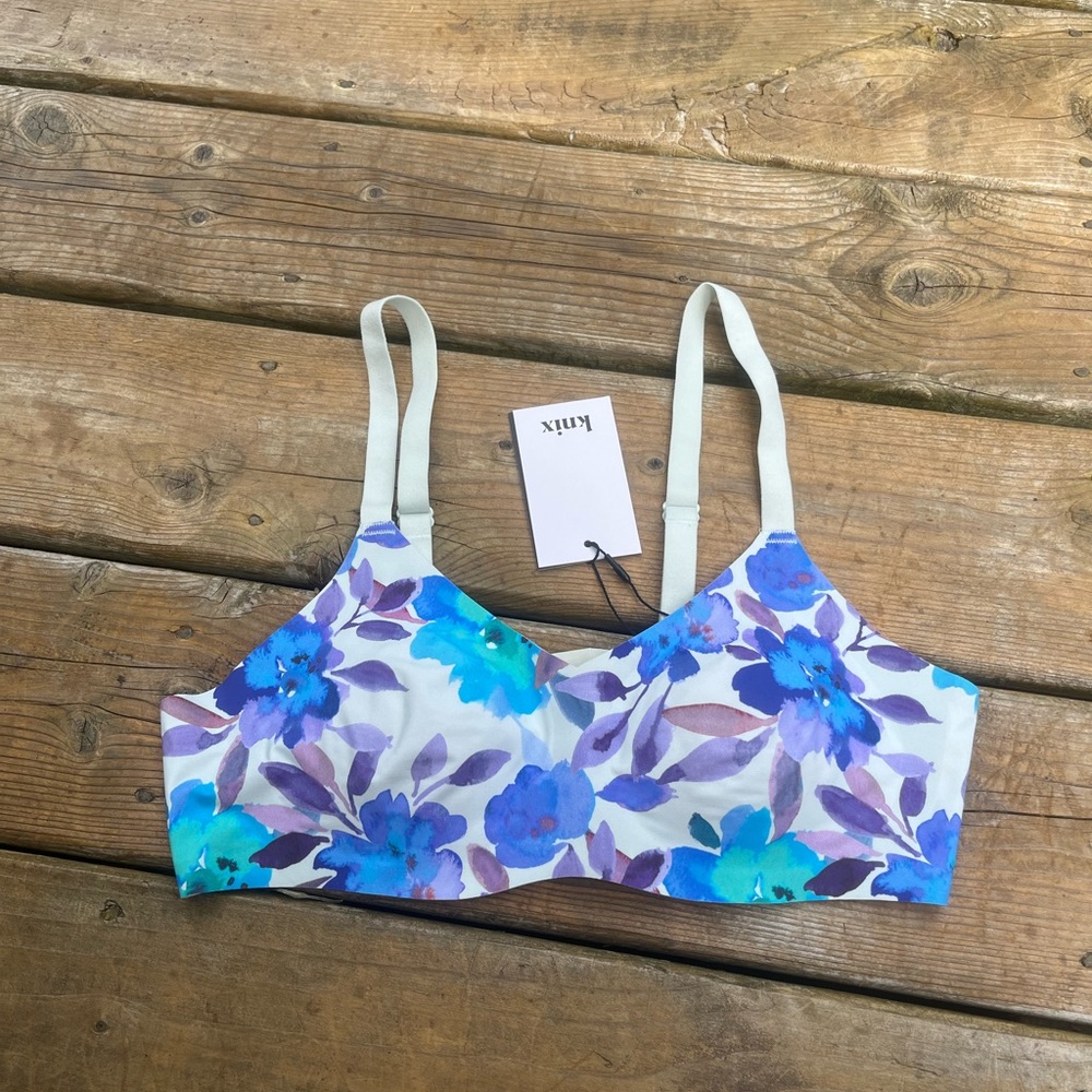 NWT knix V-neck padded bra